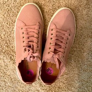 Indigo Rd. Women’s Kyrie Tennis Shoes Size 8.5!!